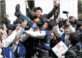 生徒一人ひとりの可能性をより効果的に伸ばし、夢の実現に向けた結果、日本の最高学府東京大学に見事合格し、喜びの胴揚げを経験する本校生徒